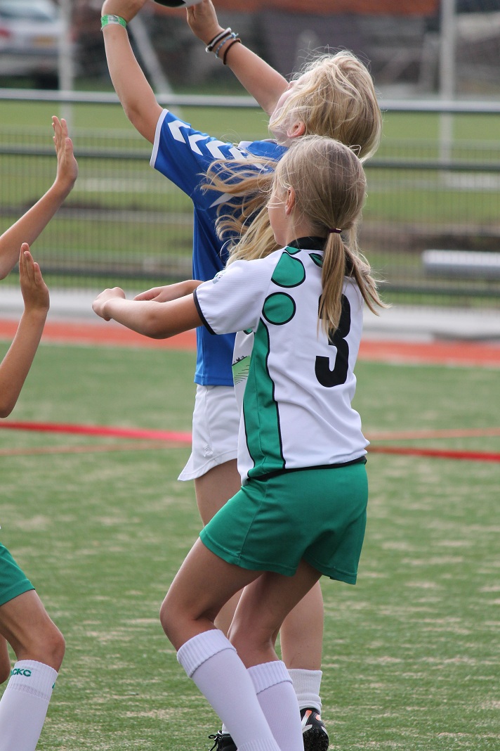 Oefenwedstrijd E2 Almkerk 180.JPG